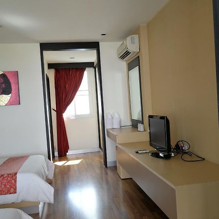 Panatara Hotel Чумфон Екстериор снимка