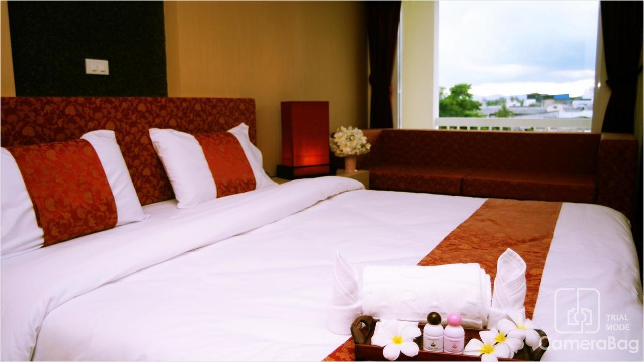 Panatara Hotel Чумфон Екстериор снимка