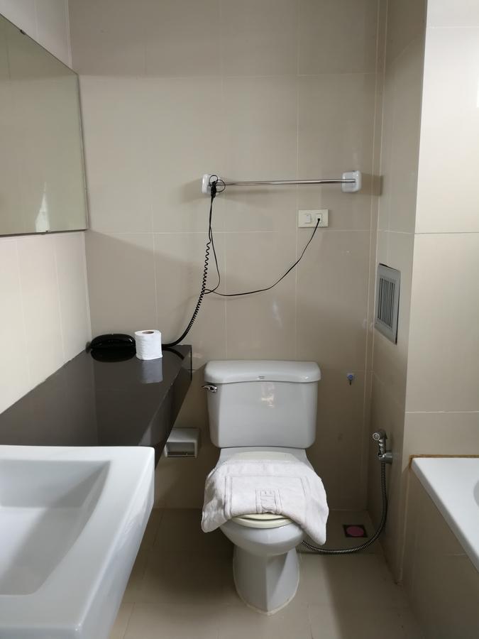 Panatara Hotel Чумфон Екстериор снимка